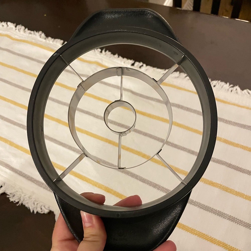 Pampered chef pineapple cutter